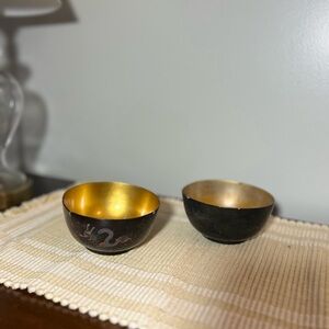 Elegant Black and Gold Bowls